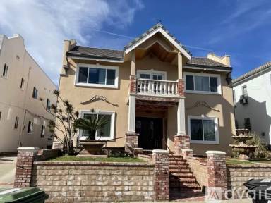 Main picture of 801 N Ridgewood Pl