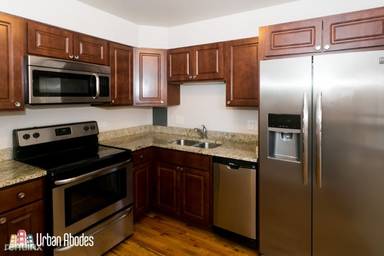 Main picture of 2124 W Foster Ave