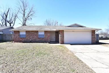 Main picture of 1626 S Redbud Ave
