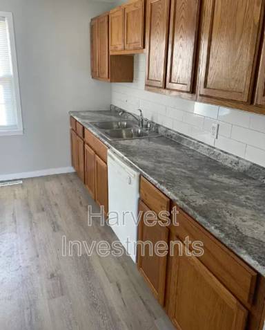 Main picture of 4532 S Oak Ave