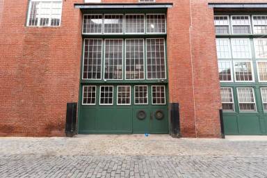 Main picture of 136 N Bread St