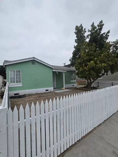 Main picture of 15306 Bellflower Blvd