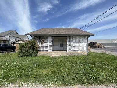 Main picture of 104 S Washington Ave