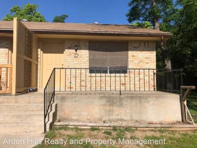 Main picture of 306 Whispering Oaks Ln
