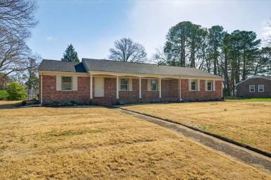 Main picture of 2305 Lakewood Ln