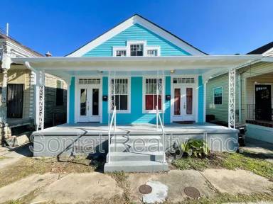Main picture of 2437 Lapeyrouse St