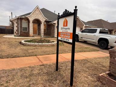 Main picture of 1704 Dorothy Dr
