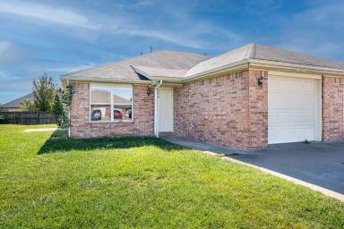 Main picture of 409 E Southern Trace Dr