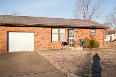 Main picture of 302 E Boulevard St