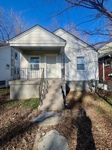 Main picture of 328 Cecil Ave