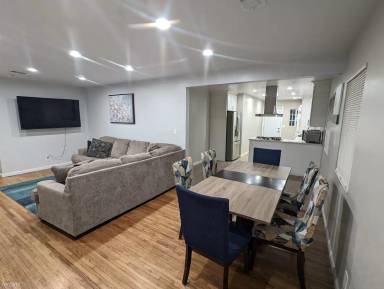 Main picture of 3847 W 104th St