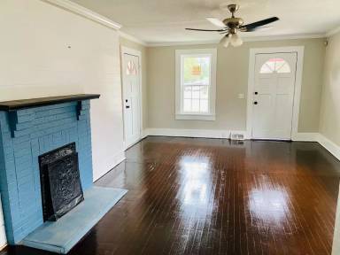 Main picture of 5020 N Main St
