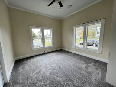 Main picture of 208 Coffee St