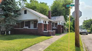 Main picture of 1315 S 43rd St