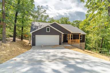 Main picture of 5 Hutchinson Ln