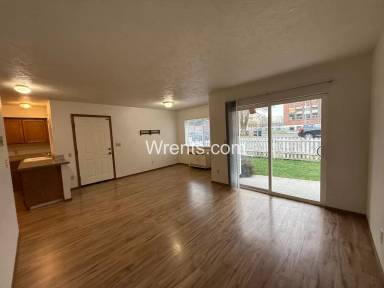 Main picture of 2705 E Queen Ave