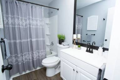 Main picture of Colony Court Apartments