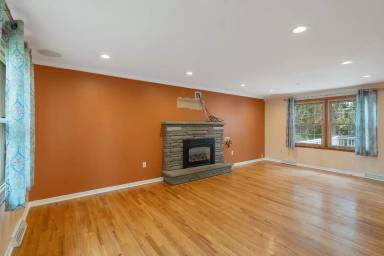 Main picture of 20 Apricot Ln