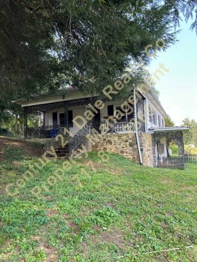 Main picture of 868 Ridge Rd