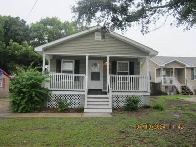 Main picture of 1215 School Ave
