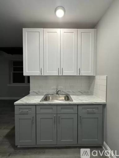 Main picture of 4241 N Kenmore Ave