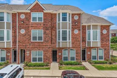 Main picture of Lakeridge Townhomes