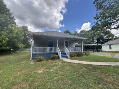 Main picture of 131 Dixon Cir