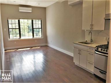 Main picture of 127 Moffat St