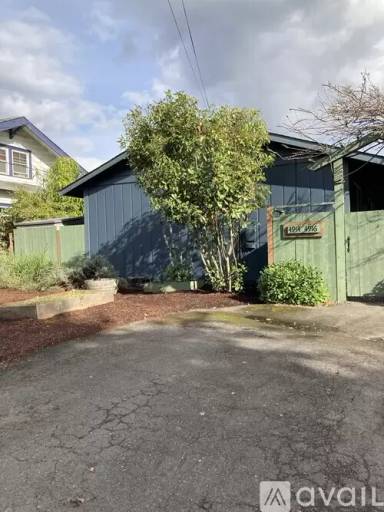 Main picture of 4914 NE Grand Ave