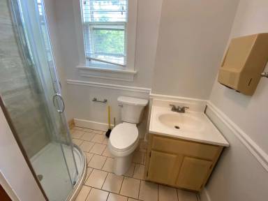 Main picture of 170 W 5th Ave