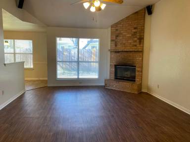 Main picture of 912 Silver Stone Dr