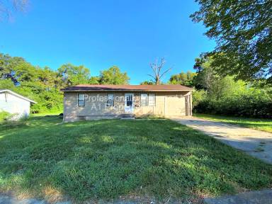 Main picture of 3932 Lawn Ave