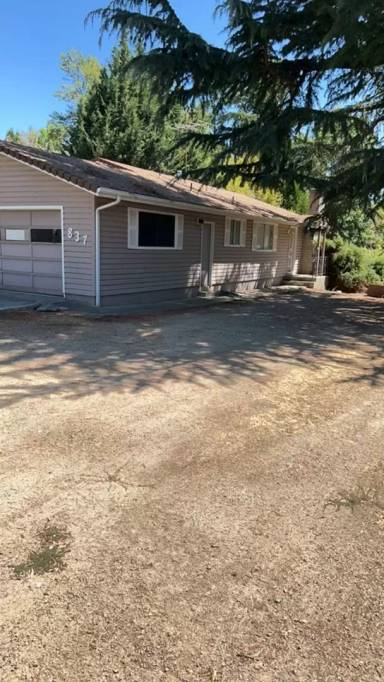 Main picture of 837 S Royal Ave