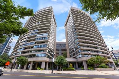 Main picture of Crystal Gateway Condominium