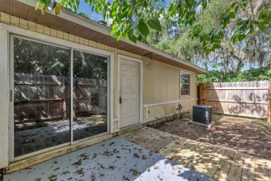 Main picture of 3990 SE 17th Ct