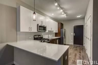 Main picture of 851 W Grand Ave