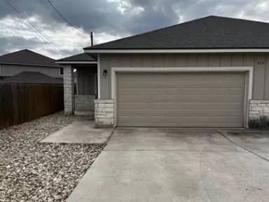 Main picture of 400 Carl Shipp Dr