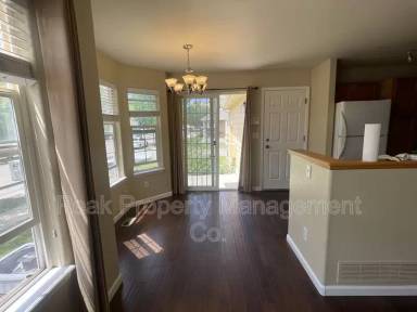 Main picture of 1603 Robertson