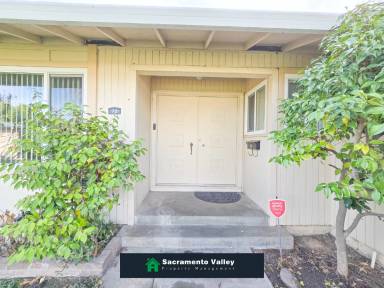 Main picture of 72 Lochmoor Cir