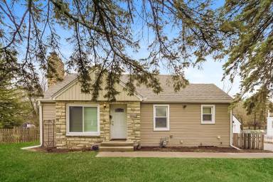 Main picture of 5925 36th Ave N
