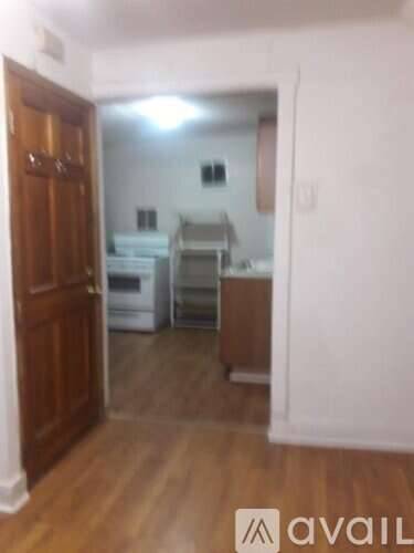 Main picture of 3042 W Fletcher St