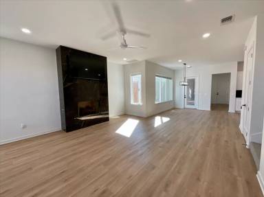 Main picture of 12016 Savannah Ave