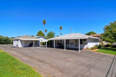 Main picture of 4223 Robertson Ave