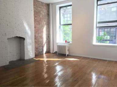 Main picture of 447 W 37th St