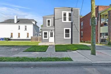 Main picture of 484 Seymour Ave