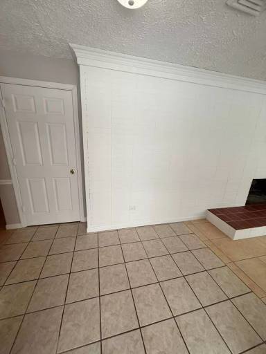 Main picture of 5140 E 62nd St