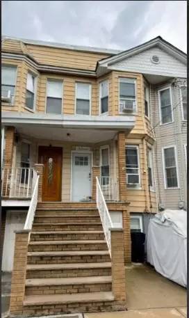 Main picture of 956 1/2 Dehart Pl