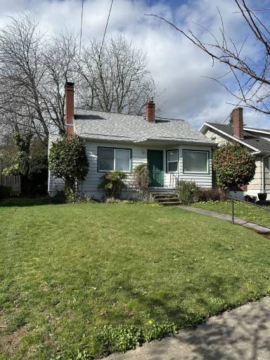 Main picture of 3747 SE 11th Ave
