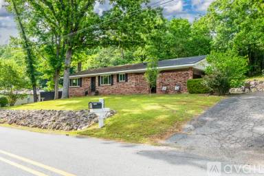 Main picture of 1704 Thornton Ferry Rd