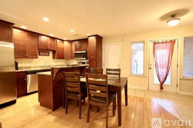 Main picture of 18 5th Avenue Cts